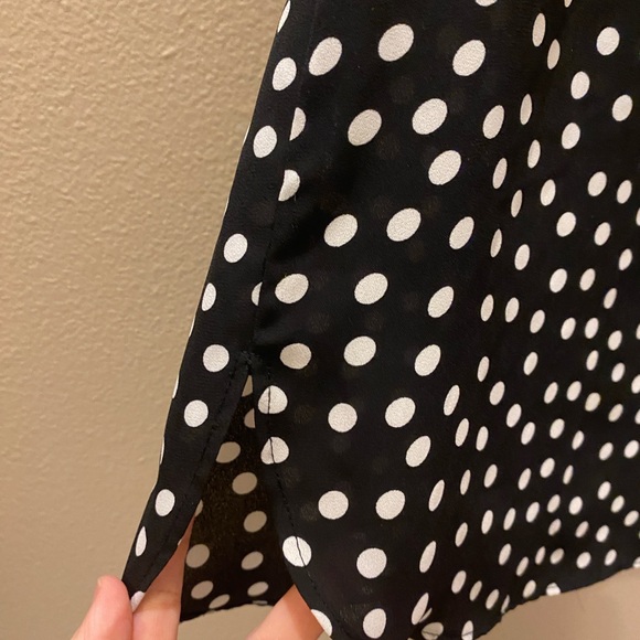 Loft Women’s Polka Dot Sleeveless Button Down Vneck Black/White Blouse Size M - Picture 5 of 9